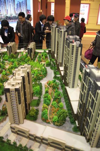 老冯拍楼:青岛房地产经理人俱乐部商学院举办