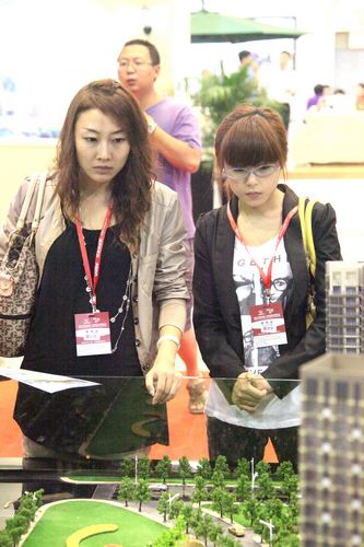 老冯拍楼:青岛房地产经理人俱乐部商学院举办