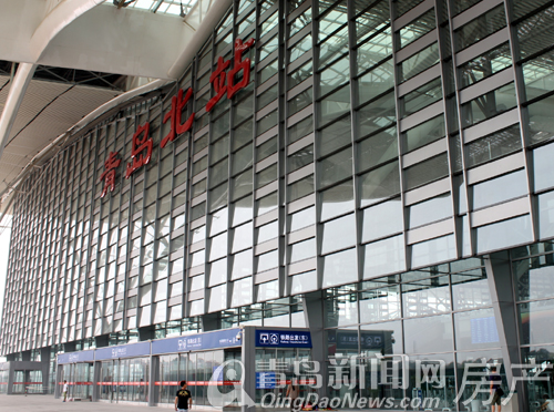 位于下街的原沧口火车站曾是支撑全市经济发展的核心力量，如今被崭新的青岛北站代替。