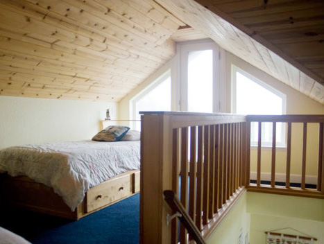 室内阁楼楼梯怎么做 00219be29b65135c608110.jpg